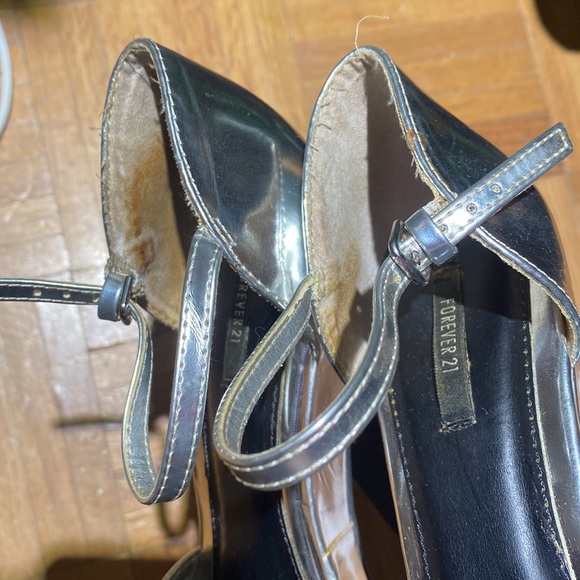 FOREVER 21 Metallic Silver Platforms Heels - Picture 5 of 7